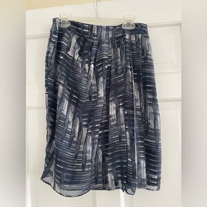 LOFT Navy and White Abstract Geometric Print Skirt Size 4. NWOT.